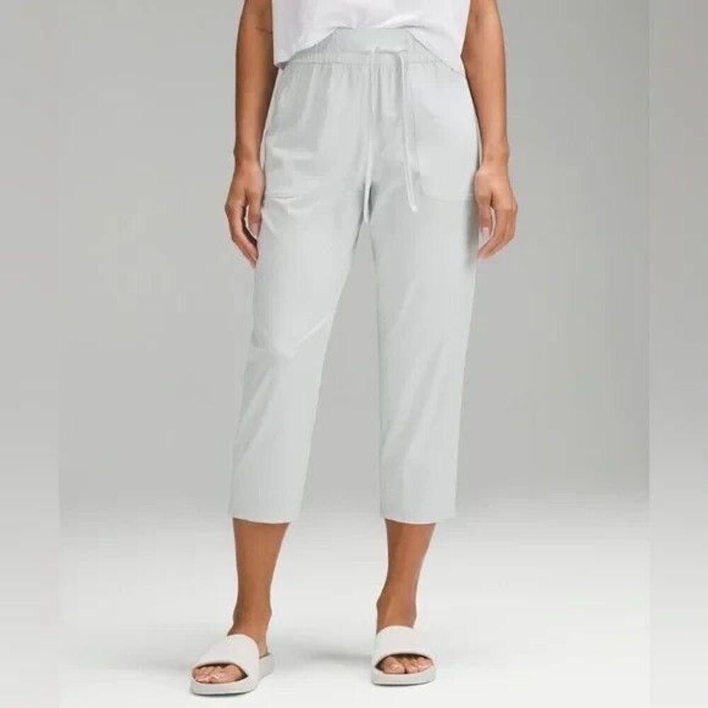 LULULEMON Pull-On Mid-Rise Tapered-Leg Crop Pant 23" LW6CUYS SEAL Women's 6 NWT